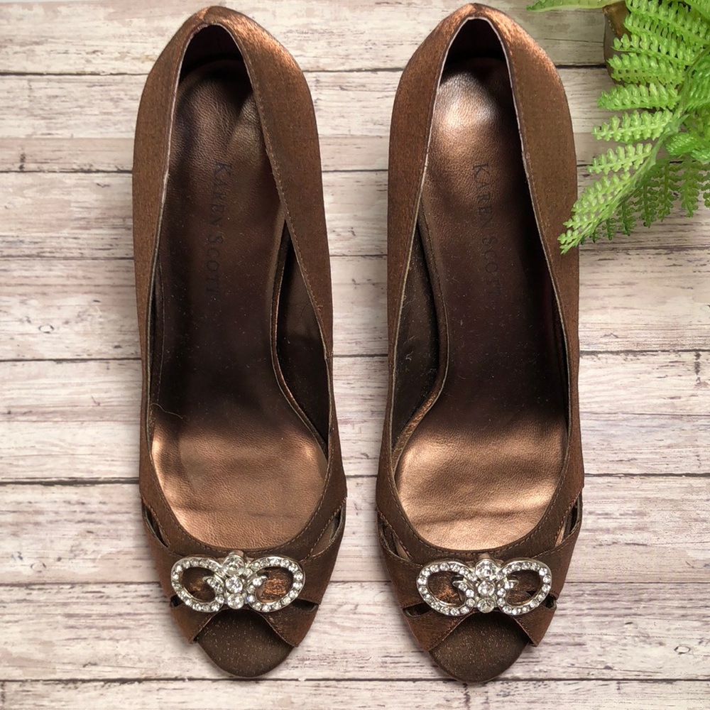 Karen Scott Peep-toe Pumps